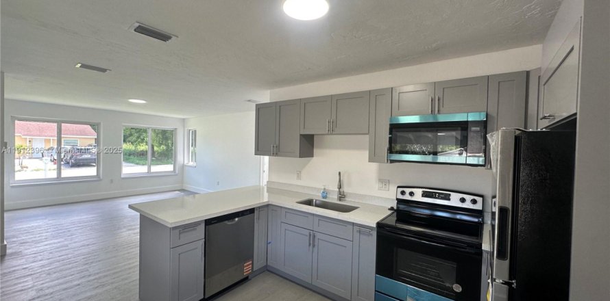 Дом в Лейк-Уорт, Флорида 2 спальни, 77.67м2 № 1969532