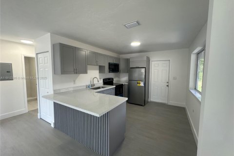 Купить виллу или дом в Лейк-Уорт, Флорида 2 спальни, 77.67м2, № 1969532 - фото 14