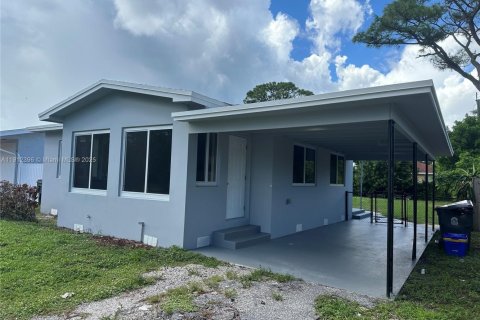 Купить виллу или дом в Лейк-Уорт, Флорида 2 спальни, 77.67м2, № 1969532 - фото 4