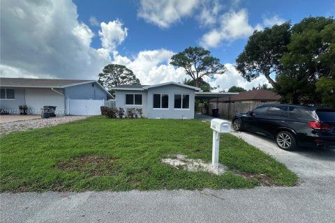 Купить виллу или дом в Лейк-Уорт, Флорида 2 спальни, 77.67м2, № 1969532 - фото 3