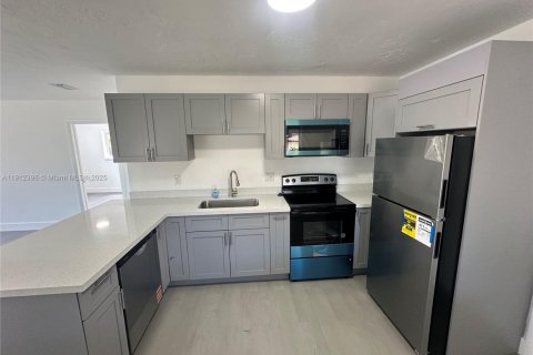 Купить виллу или дом в Лейк-Уорт, Флорида 2 спальни, 77.67м2, № 1969532 - фото 12