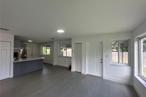 Купить виллу или дом в Лейк-Уорт, Флорида 2 спальни, 77.67м2, № 1969532 - фото 7