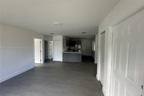 Купить виллу или дом в Лейк-Уорт, Флорида 2 спальни, 77.67м2, № 1969532 - фото 9