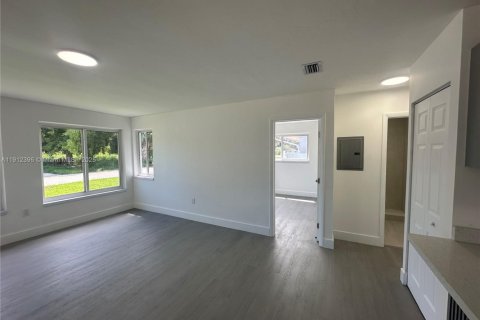 Купить виллу или дом в Лейк-Уорт, Флорида 2 спальни, 77.67м2, № 1969532 - фото 11