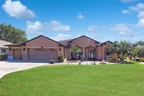 House in Leesburg, Florida 3 bedrooms, 216.18 sq.m. № 1732342 - photo 1