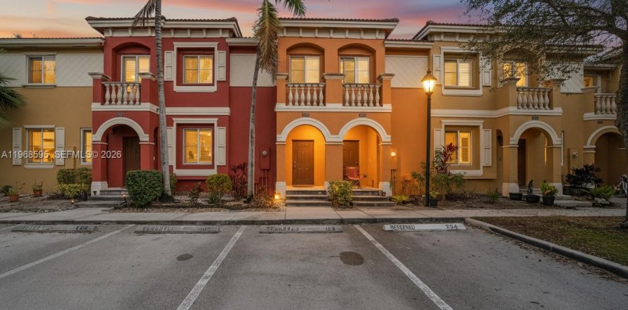 Adosado en Miramar, Florida 3 dormitorios, 153.85 m2 № 2031692
