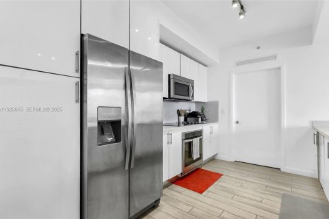 Condo in Miami, Florida, 2 bedrooms  № 1994107 - photo 4