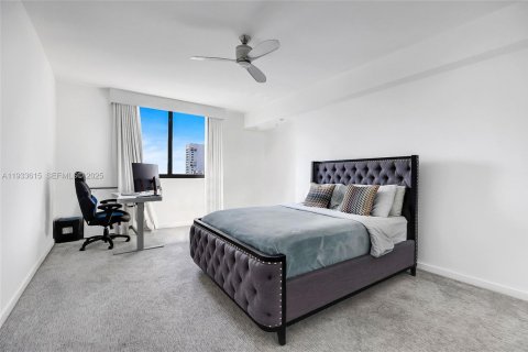 Condo in Miami, Florida, 2 bedrooms  № 1994107 - photo 10