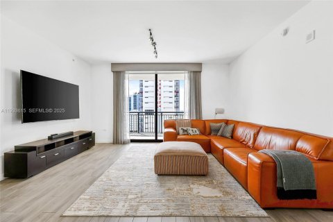 Condo in Miami, Florida, 2 bedrooms  № 1994107 - photo 8