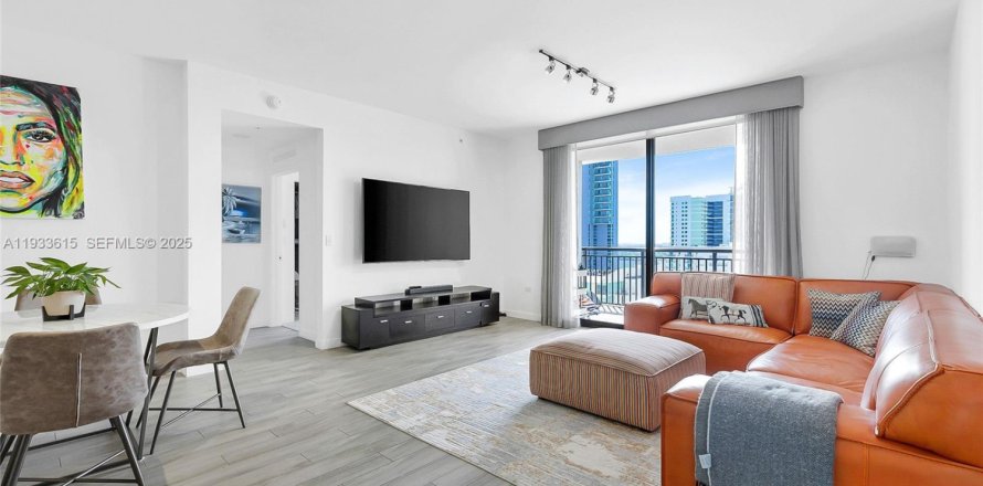 Condo in Miami, Florida, 2 bedrooms  № 1994107