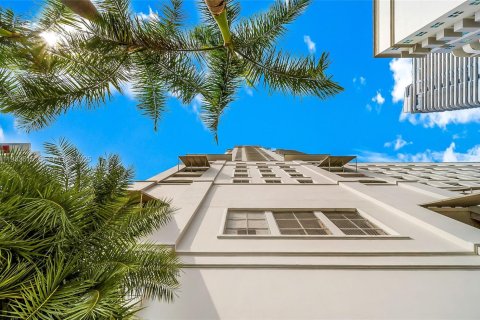 Condo in Miami, Florida, 2 bedrooms  № 1994107 - photo 21