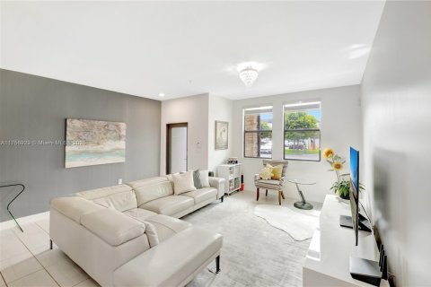 Condo in Doral, Florida, 2 bedrooms  № 1875499 - photo 4