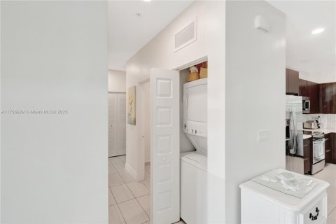 Condo in Doral, Florida, 2 bedrooms  № 1875499 - photo 11