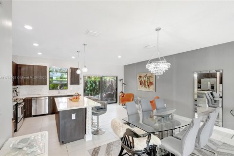 Condo in Doral, Florida, 2 bedrooms  № 1875499 - photo 5