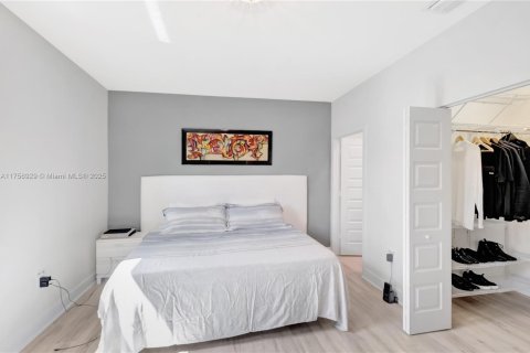 Condo in Doral, Florida, 2 bedrooms  № 1875499 - photo 17