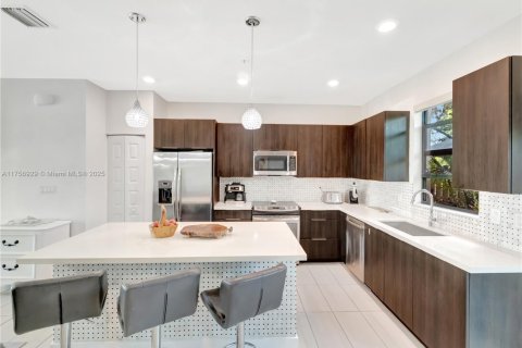 Condo in Doral, Florida, 2 bedrooms  № 1875499 - photo 7