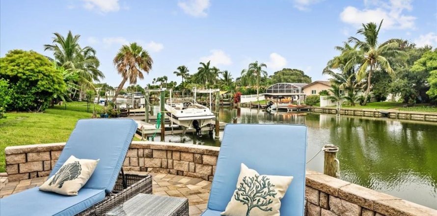 Villa ou maison à Cocoa Beach, Floride 4 chambres, 255.67 m2 № 2139075
