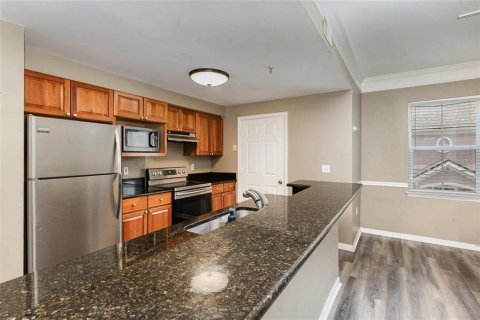 Condo in Orlando, Florida, 2 bedrooms  № 1913466 - photo 12