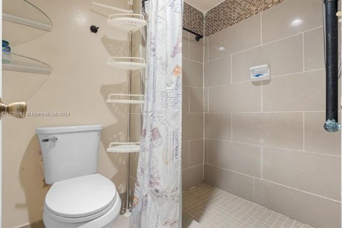 Condo in Lauderhill, Florida, 2 bedrooms  № 1462784 - photo 12