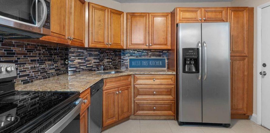 Condo in Lauderhill, Florida, 2 bedrooms № 1462784