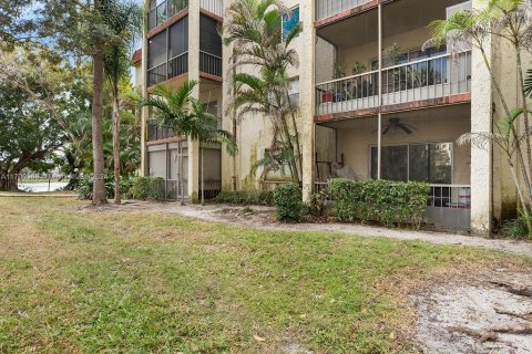 Condo in Lauderhill, Florida, 2 bedrooms  № 1462784 - photo 18