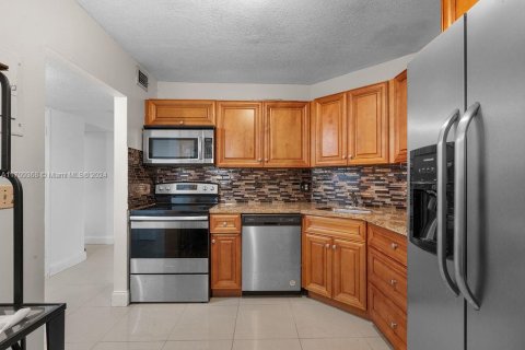 Condo in Lauderhill, Florida, 2 bedrooms  № 1462784 - photo 2