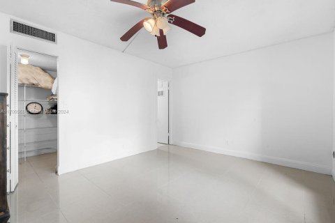 Condo in Lauderhill, Florida, 2 bedrooms  № 1462784 - photo 15