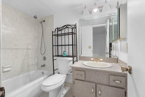 Condo in Lauderhill, Florida, 2 bedrooms  № 1462784 - photo 16