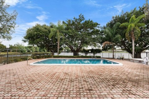 Condo in Lauderhill, Florida, 2 bedrooms  № 1462784 - photo 17