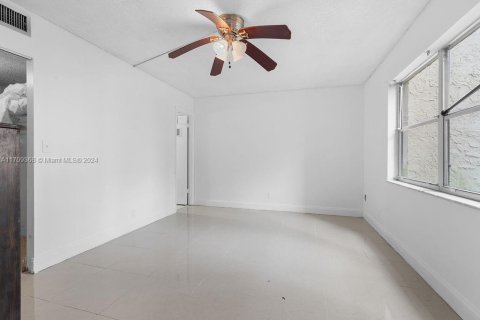 Condo in Lauderhill, Florida, 2 bedrooms  № 1462784 - photo 14