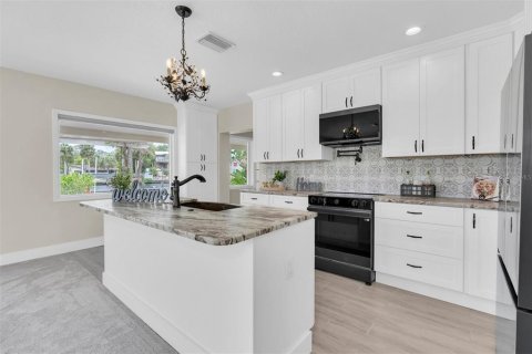 Villa ou maison à vendre à New Port Richey, Floride: 3 chambres, 232.53 m2 № 1774824 - photo 14