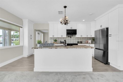 Villa ou maison à vendre à New Port Richey, Floride: 3 chambres, 232.53 m2 № 1774824 - photo 15