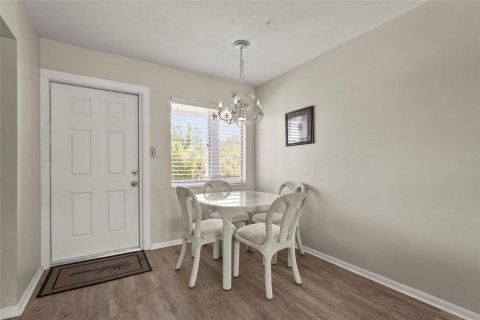 Condo in Bradenton, Florida, 1 bedroom  № 1884059 - photo 13