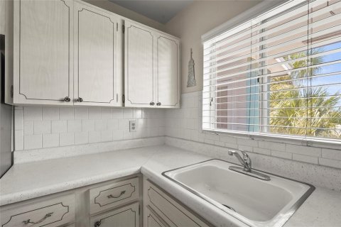 Condo in Bradenton, Florida, 1 bedroom  № 1884059 - photo 14