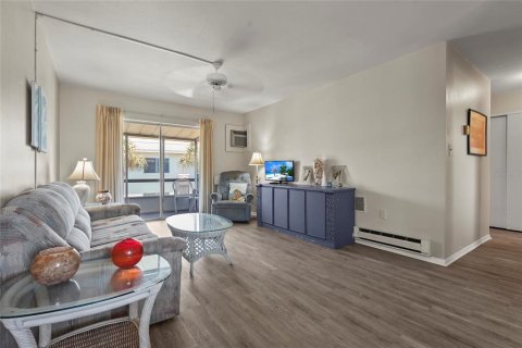 Condo in Bradenton, Florida, 1 bedroom  № 1884059 - photo 2