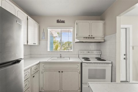 Condo in Bradenton, Florida, 1 bedroom  № 1884059 - photo 15