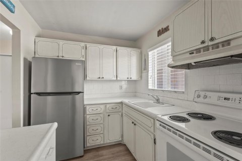 Condo in Bradenton, Florida, 1 bedroom  № 1884059 - photo 4
