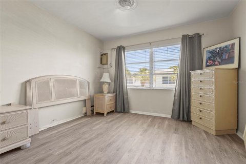 Condo in Bradenton, Florida, 1 bedroom  № 1884059 - photo 5
