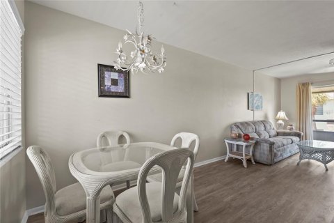 Condo in Bradenton, Florida, 1 bedroom  № 1884059 - photo 12