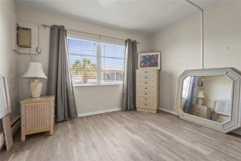 Condo in Bradenton, Florida, 1 bedroom  № 1884059 - photo 18