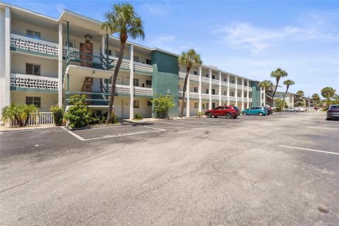 Condo in Bradenton, Florida, 1 bedroom  № 1884059 - photo 7