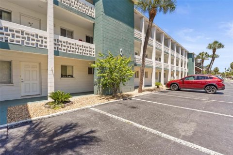 Condo in Bradenton, Florida, 1 bedroom  № 1884059 - photo 1
