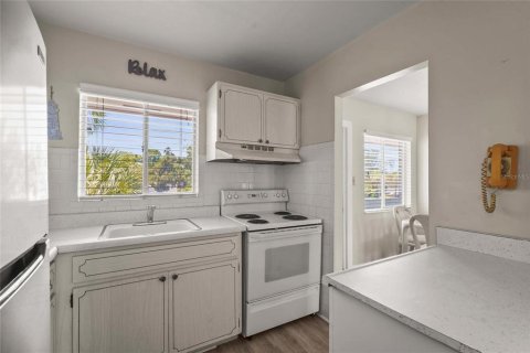 Condo in Bradenton, Florida, 1 bedroom  № 1884059 - photo 16