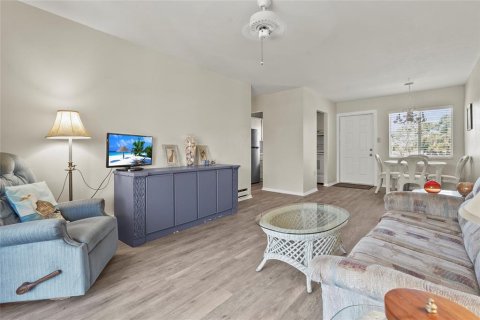 Condo in Bradenton, Florida, 1 bedroom  № 1884059 - photo 10