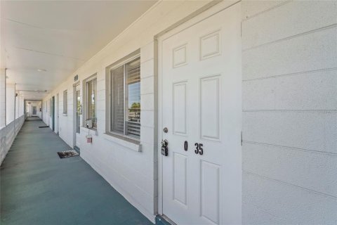 Condo in Bradenton, Florida, 1 bedroom  № 1884059 - photo 8