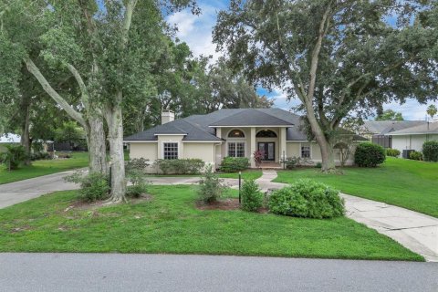 House in Winter Haven, Florida 3 bedrooms, 314.75 sq.m. № 1902743 - photo 1