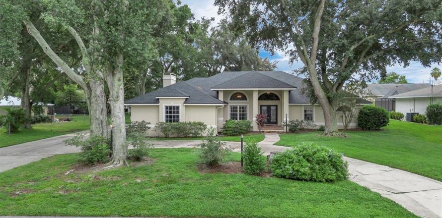House in Winter Haven, Florida 3 bedrooms, 314.75 sq.m. № 1902743