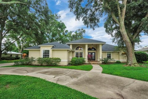 House in Winter Haven, Florida 3 bedrooms, 314.75 sq.m. № 1902743 - photo 2