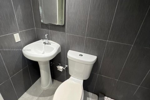 Apartment in Miami, Florida 2 bedrooms, 69.68 sq.m. № 1967765 - photo 10