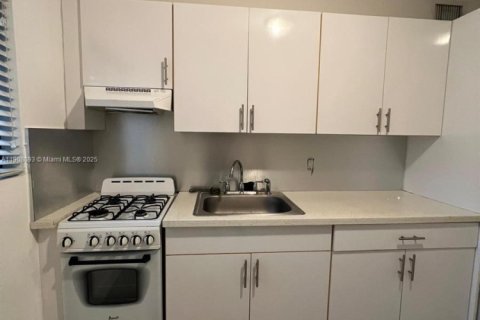 Apartment in Miami, Florida 2 bedrooms, 69.68 sq.m. № 1967765 - photo 8